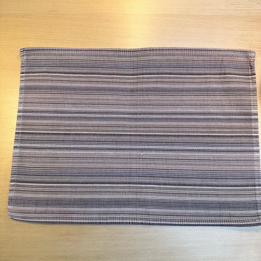8 sturdy placemats. Feel like cotton but no tags. VGUC. Pinkish stripes.